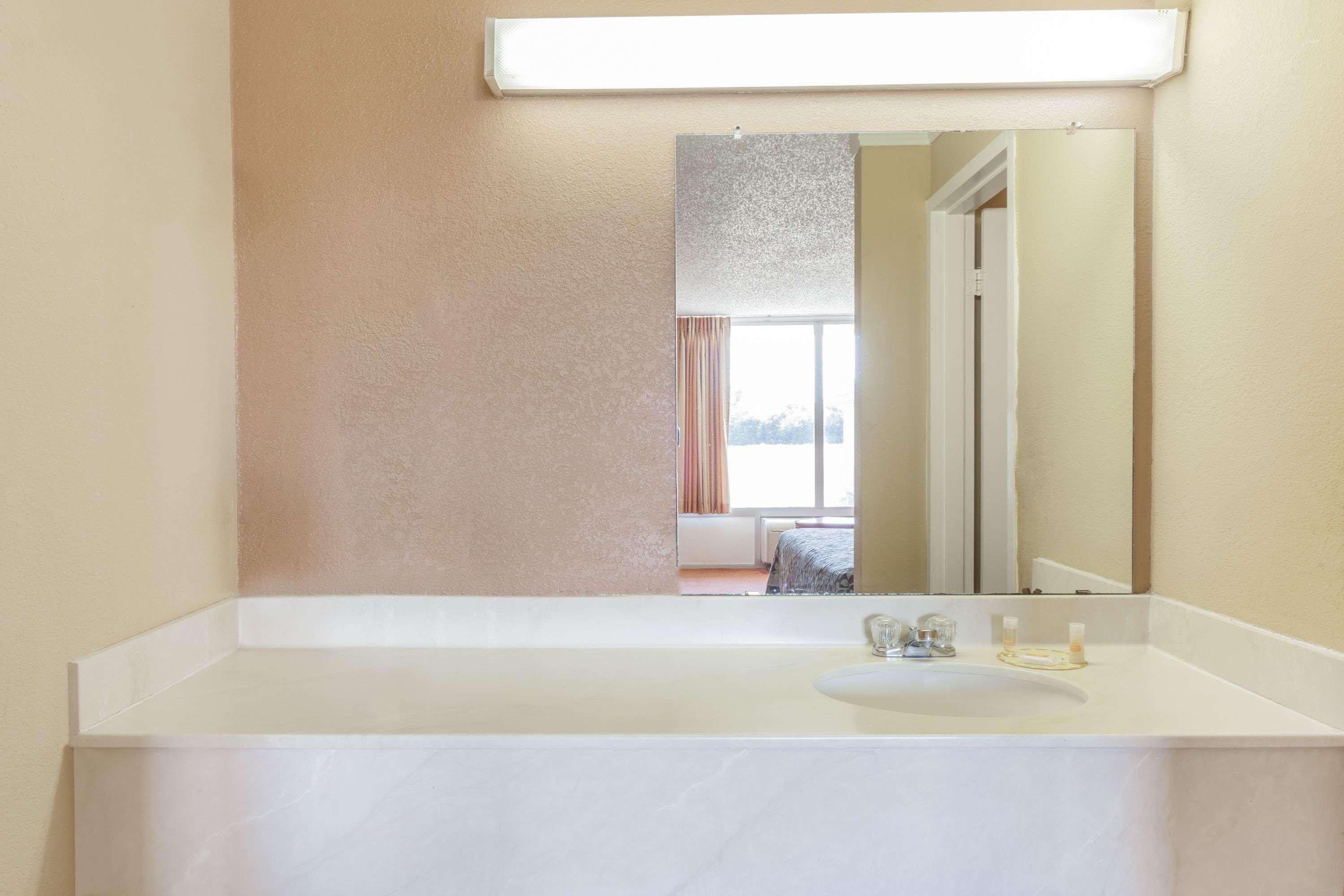 Days Inn By Wyndham Hillsboro Tx Esterno foto