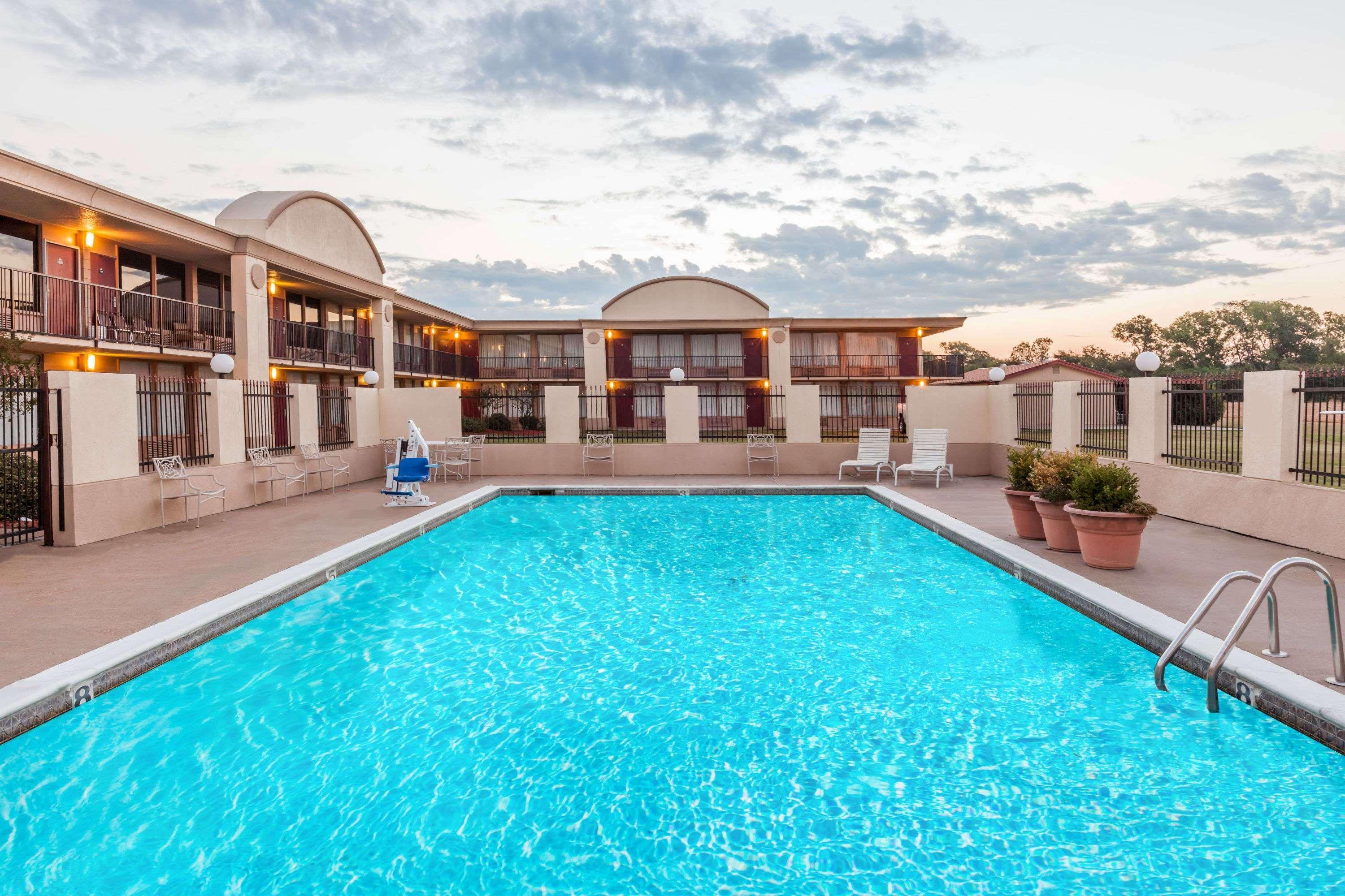 Days Inn By Wyndham Hillsboro Tx Esterno foto