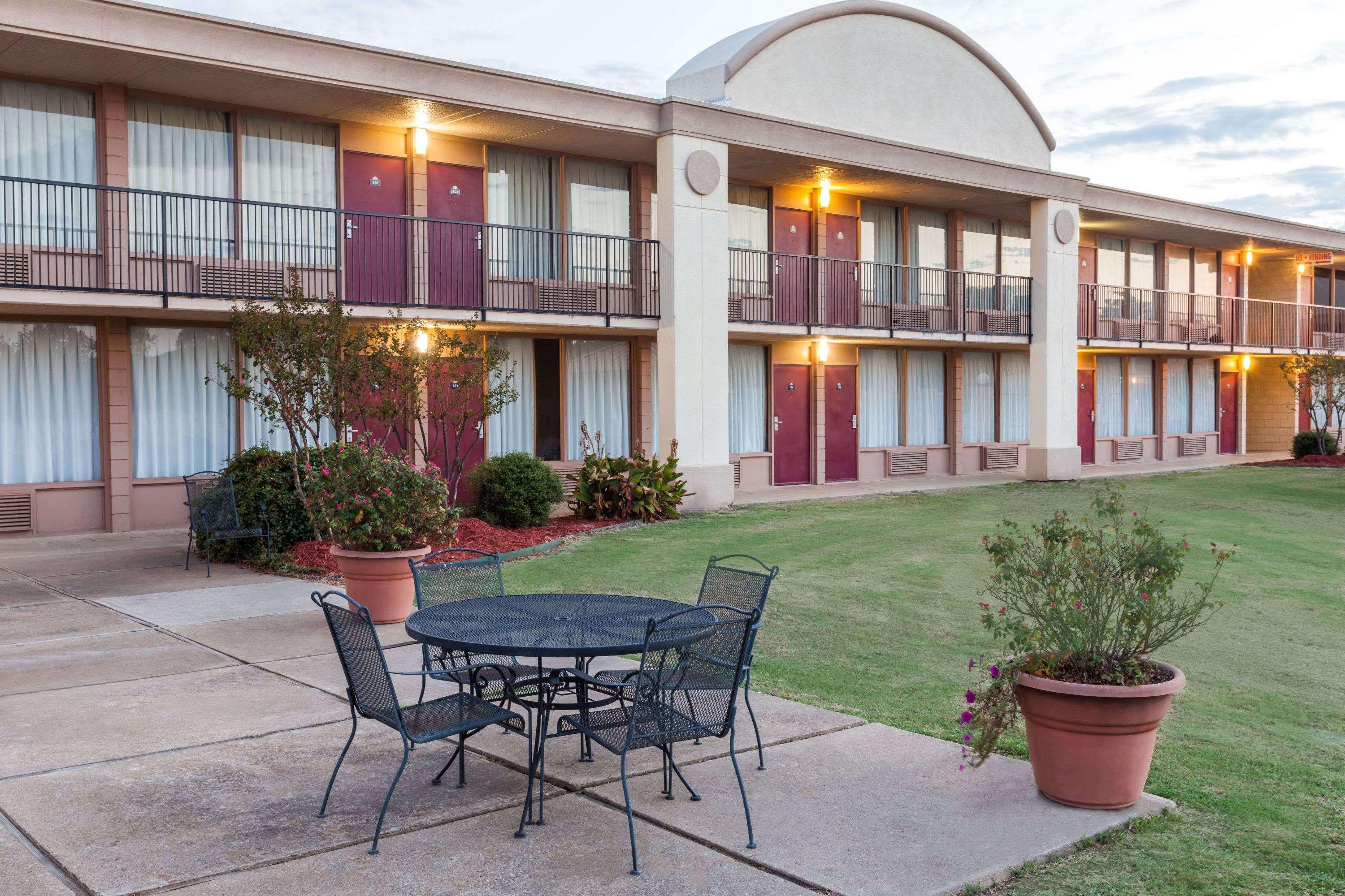 Days Inn By Wyndham Hillsboro Tx Esterno foto
