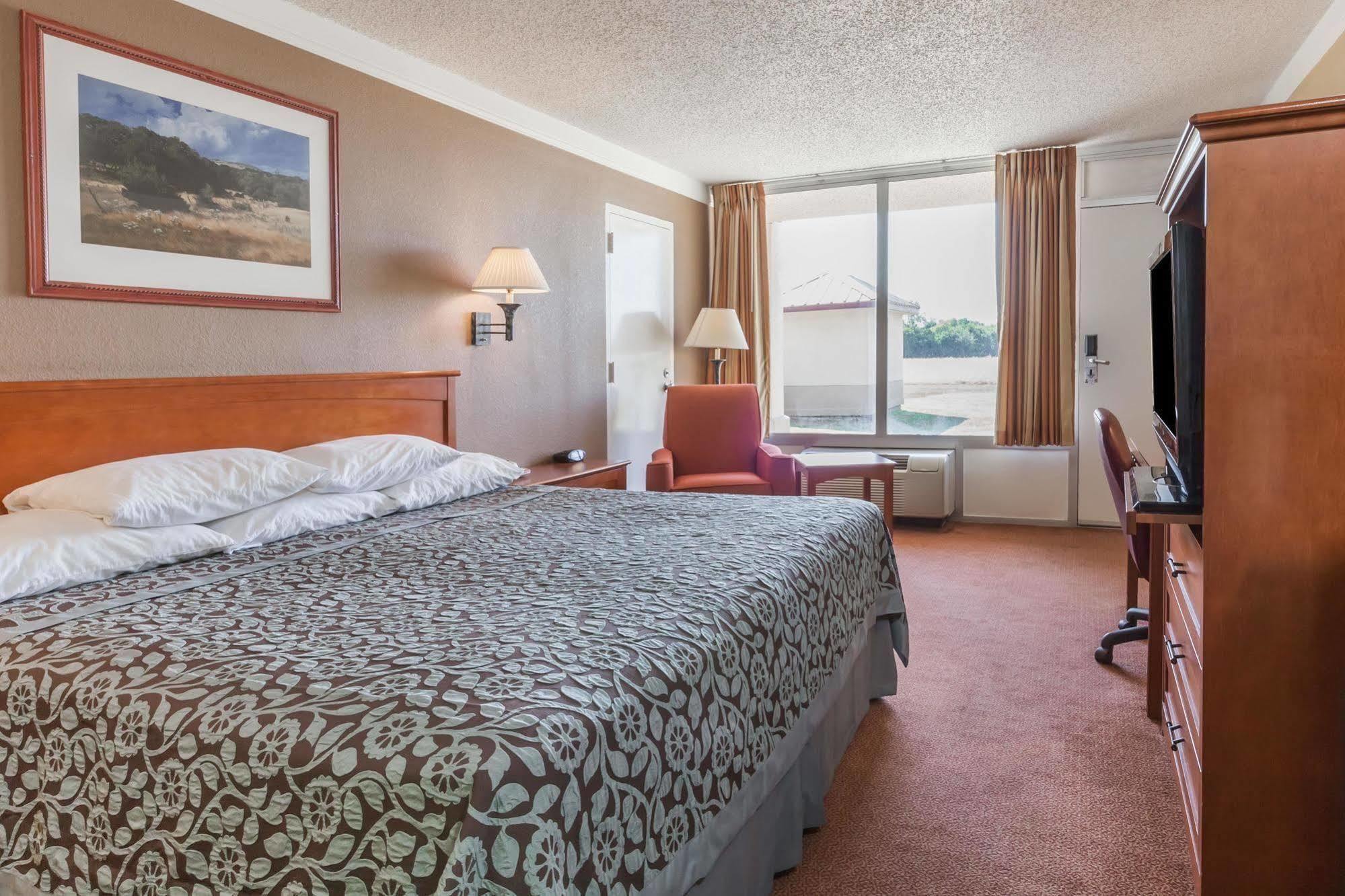 Days Inn By Wyndham Hillsboro Tx Esterno foto